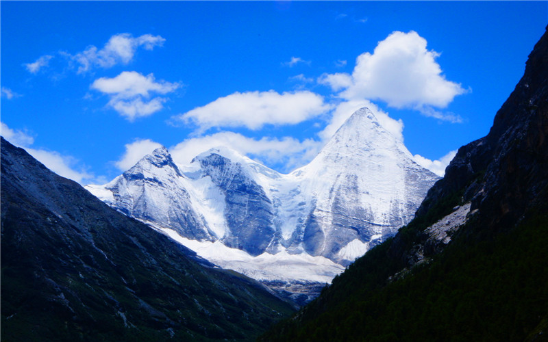 Three Holy Peaks of Yading nature reserve