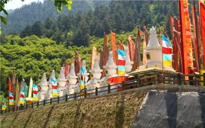 Tibetan buddhism in Jiuzhaigou area