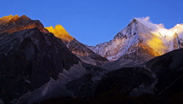 亚丁雪山.jpg