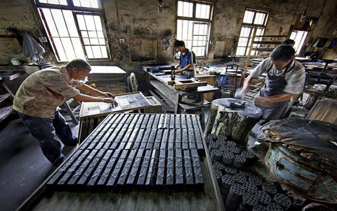 Workers are Mixing the Inksticks.jpg