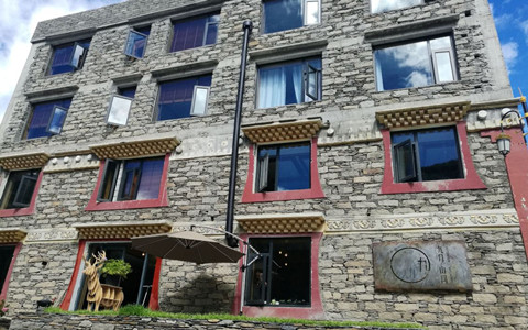 September Mountain Art Hotel